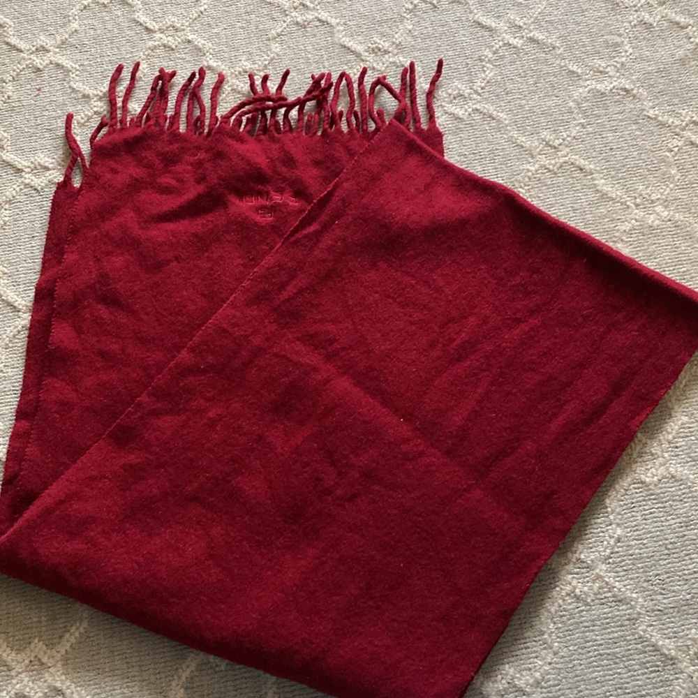 Fendi wool scarf damage
